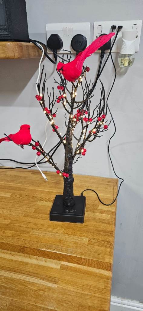 Pre lit tree with birds 