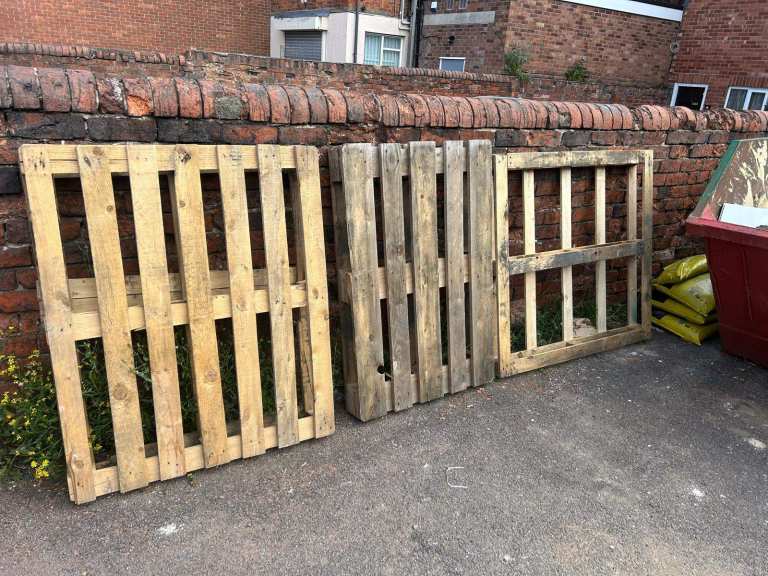 FREE PALLETS