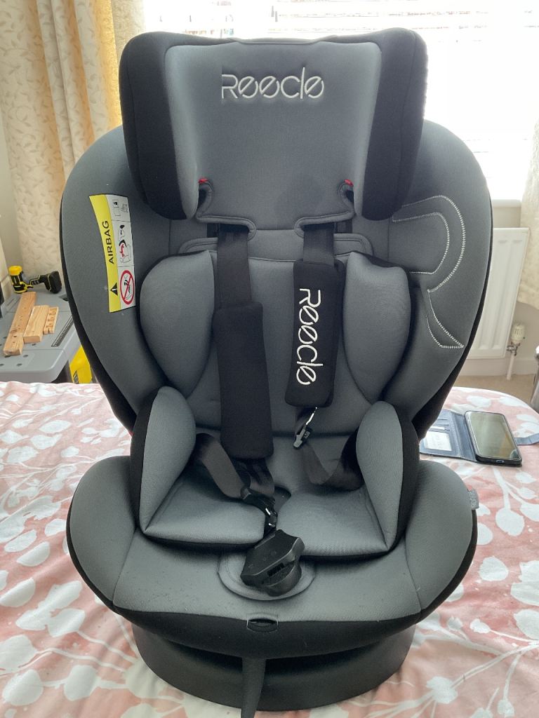 Reecle car seat isofix base front and rear facing as new 
