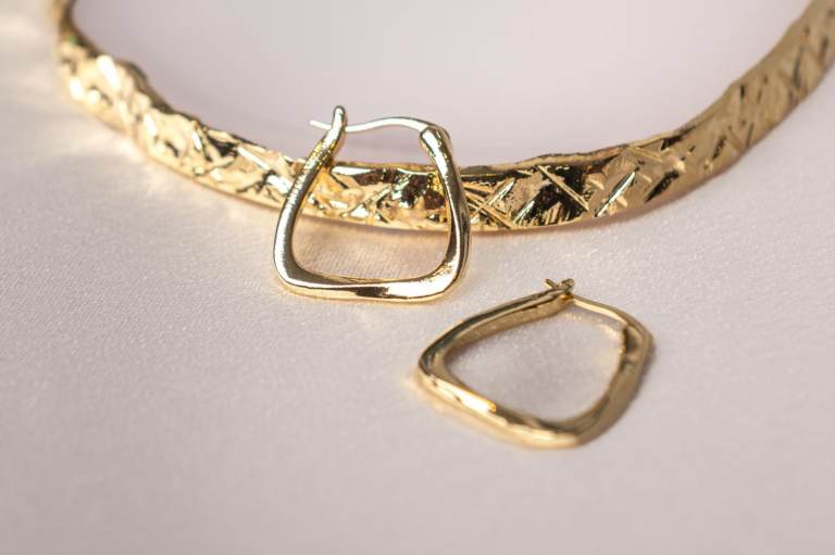 Gold Hoop Earrings: Minimalist Alloy Hammered Design