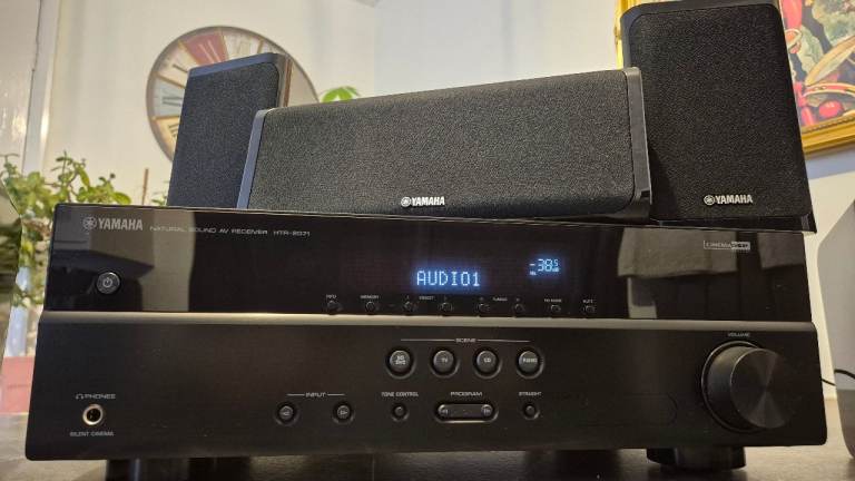 Yamaha HTR-2071 AV Receiver with 5.1 Speaker System – Good Condition