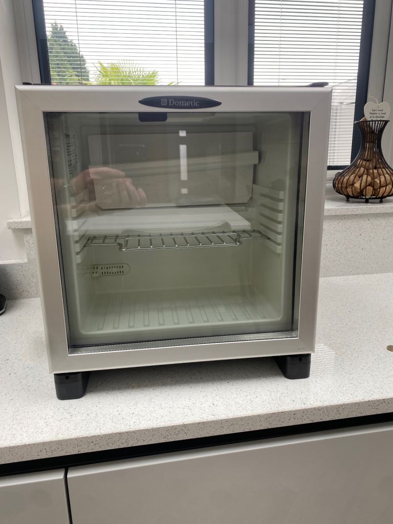 Dometic RH429LDAG Mini Fridge - 20L, As Good As New