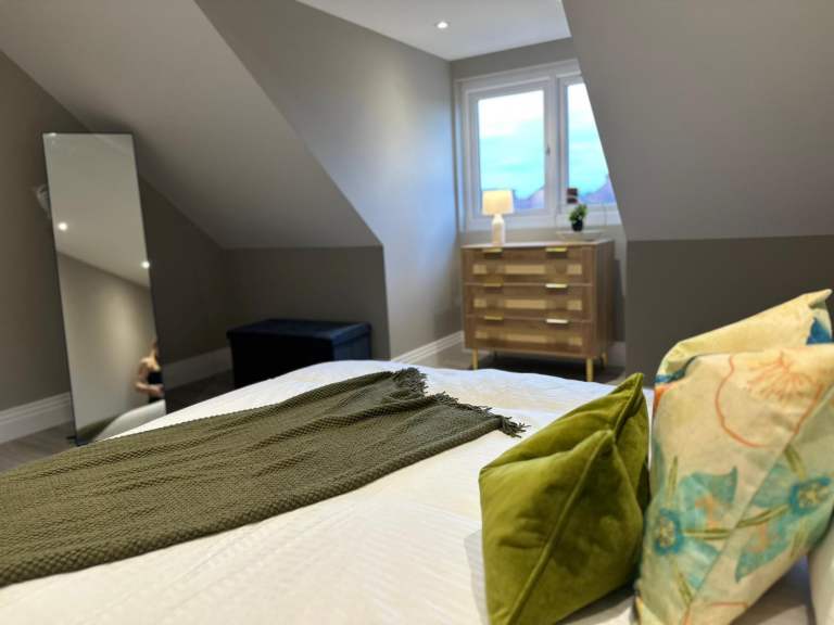 🏡 Fully Furnished 3 bed House Available – Bath Road, UB7 