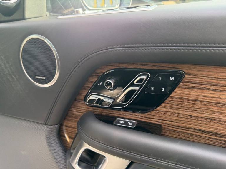 2020 70 RANGE ROVER 3.0 SD V6 VOGUE SE Diesel Auto with only 38,000 miles