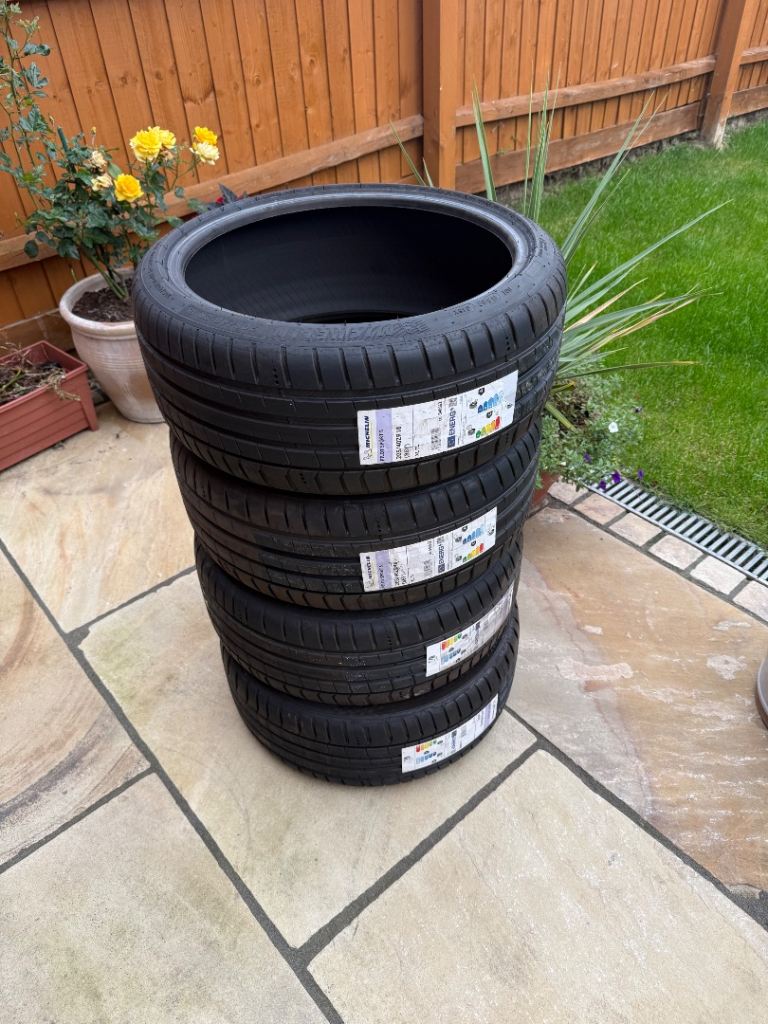 205 40 18 96Y XL Michelin Pilot Sport 5 Set Of 4 Brand New