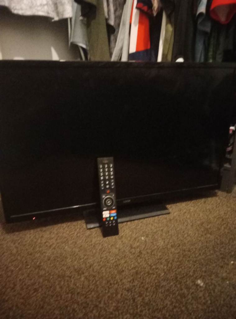 32" LOGIK SMART TV HD