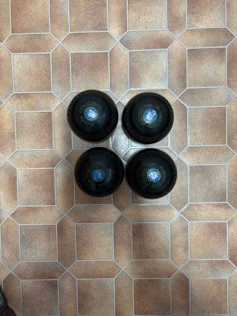 Henselite size 2 Medium Classic Deluxe Bowls.
