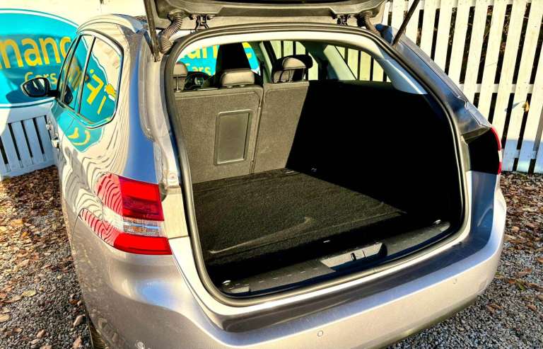 CAN'T GET CREDIT? CALL US! Peugeot 308 SW 1.2 PureTech Tech Edition - £199 DEPOSIT, £66 PER WEEK 