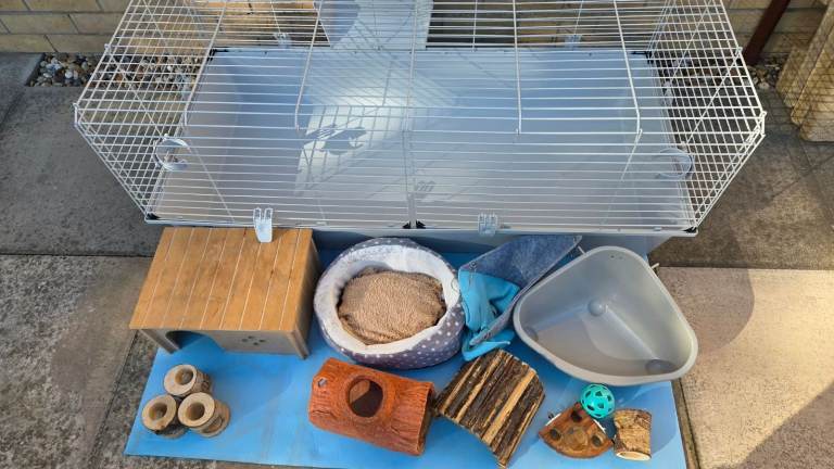 Pets at Home Temporary Guinea Pig and Rabbit Home 120 Indoor Cage Grey