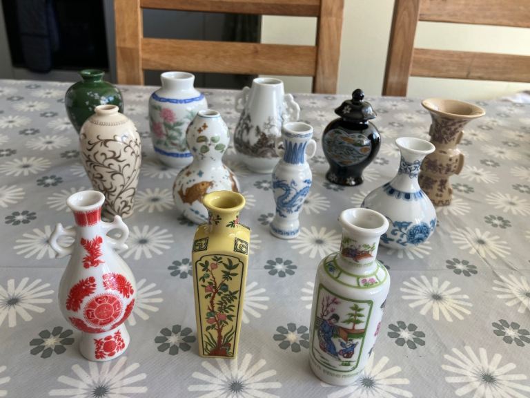 Japanese vintage collectible mini vases from 1980