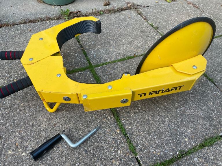 Wheel lock for caravan 