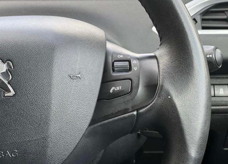 2014 Peugeot 208 1.2 VTi Style 3dr HATCHBACK PETROL Manual