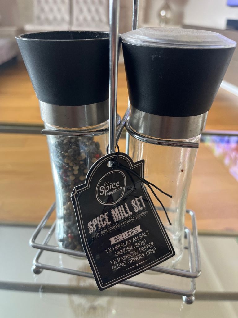 Free spice mill set