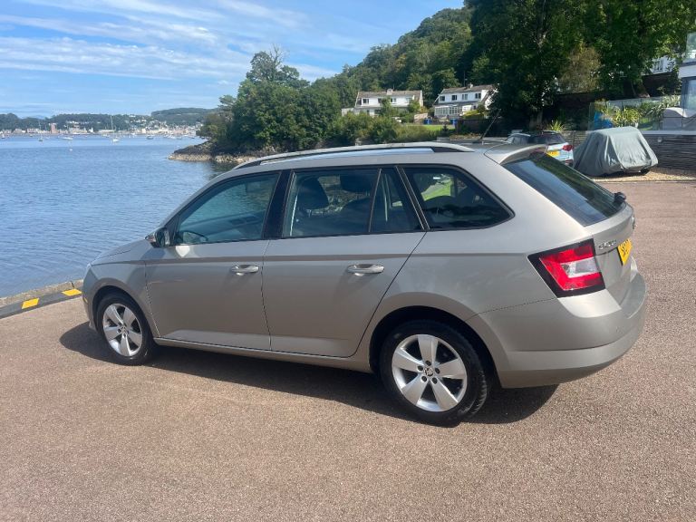 Skoda, FABIA, Estate, 2015, Manual, 1422 (cc), 5 doors