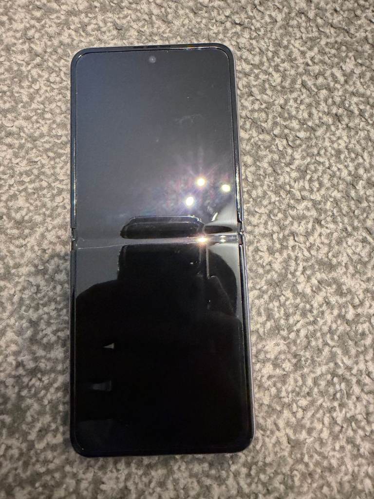 Samsung Galaxy Z Flip4 SM-F721B - 256GB - Bora Purple (Unlocked)