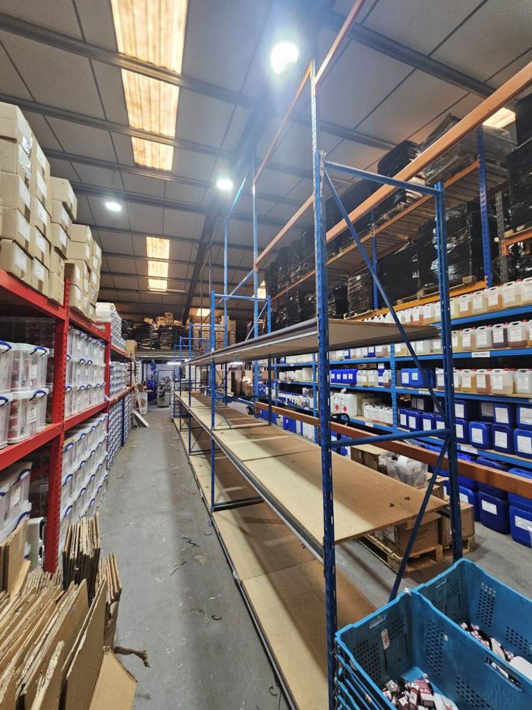 Warehouse Pallet Racking – 16 Uprights, 80 Beams & Timber Decks
