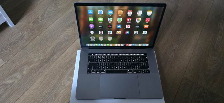 Macbook Pro 15.4-inch mid 2019 Touchbar Space grey in original box  in excellent clean condition
