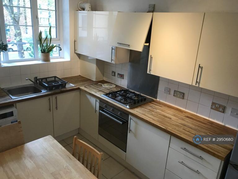 2 bedroom flat in Damien Street, Whitechapel, E1 (2 bed) (#2950680)