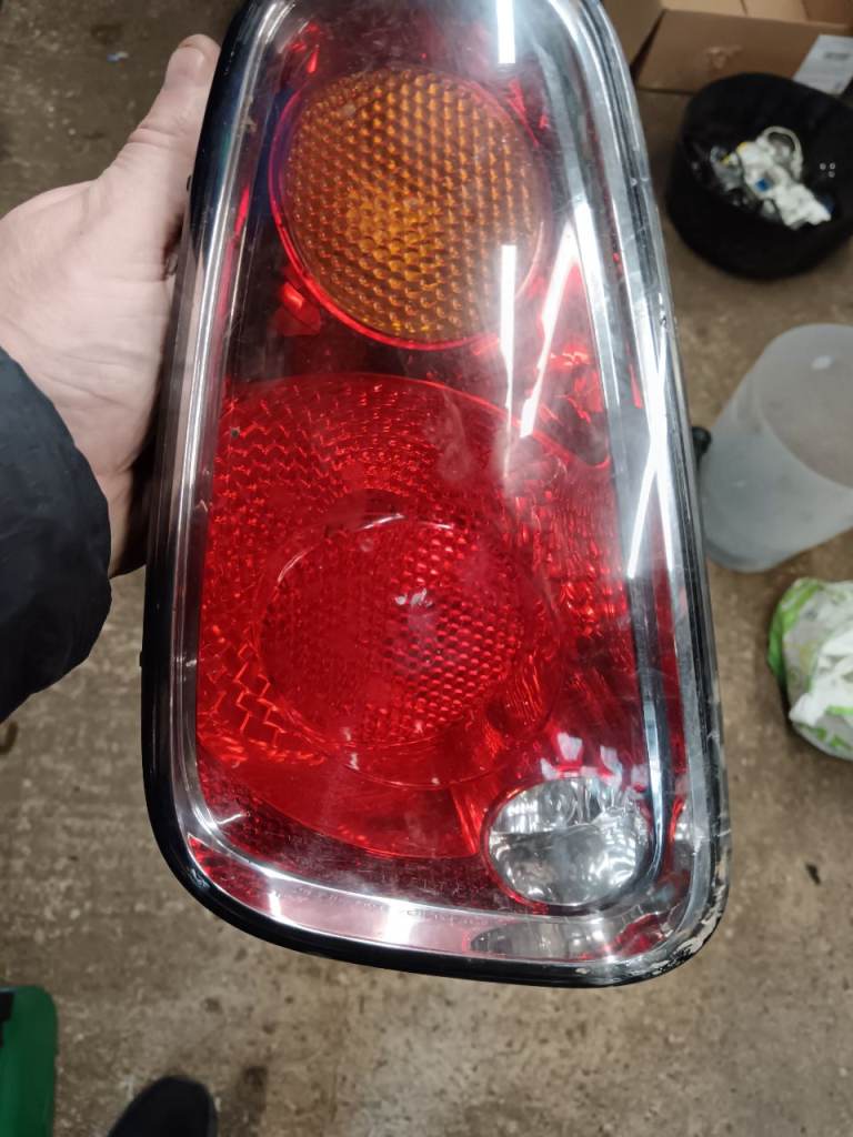 Mini r50 passenger side N/S rear light, reduced to clear, some damage, see pictures