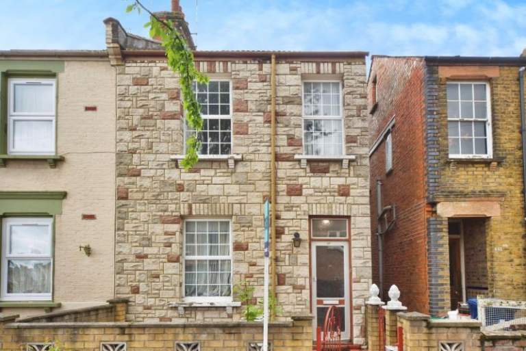 5 Bedroom HMO property for sale in London zone 2