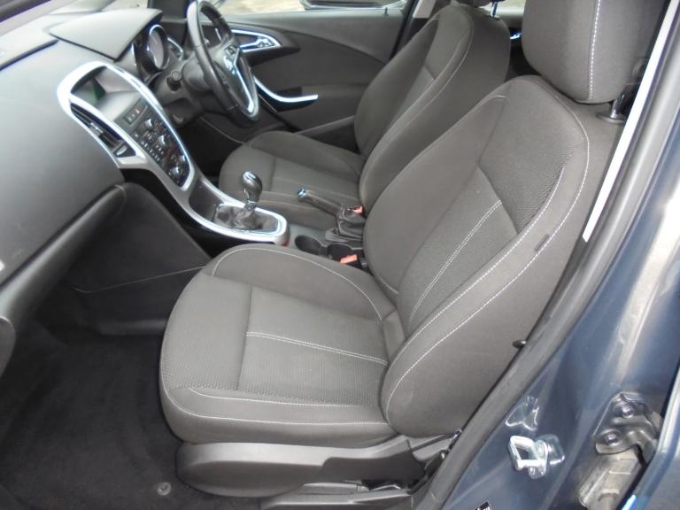 2013 Vauxhall Astra 1.4i 16V SRi 5dr HATCHBACK Petrol Manual