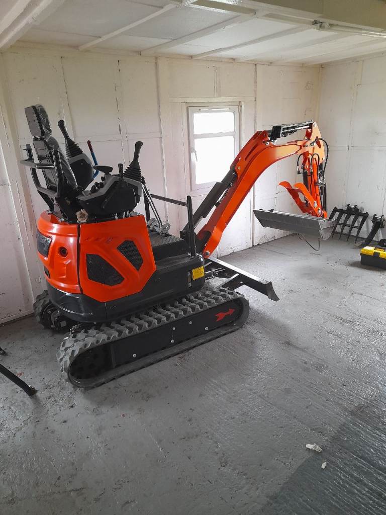 Mini digger 1.8 tonne