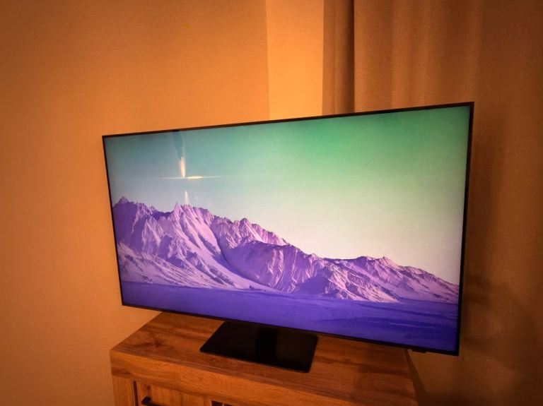 Samsung QE55Q700T 55” 8K QLED Smart TV – Excellent Condition