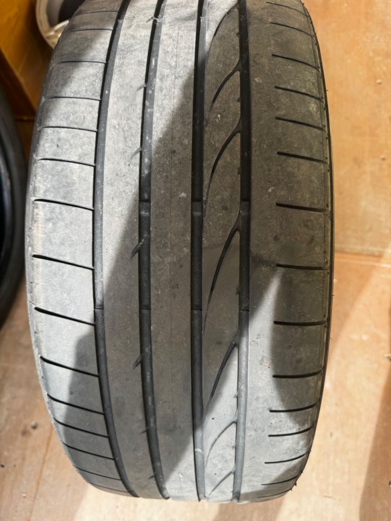 Bridgestone Dueler H/P 255/45/20 tyre x1