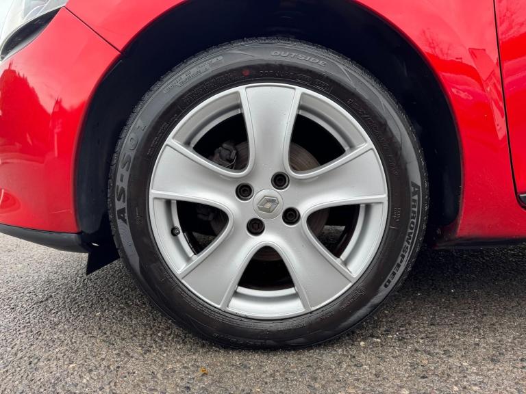 2014 Renault Clio 1.2 16V Dynamique MediaNav 5dr HATCHBACK PETROL Manual