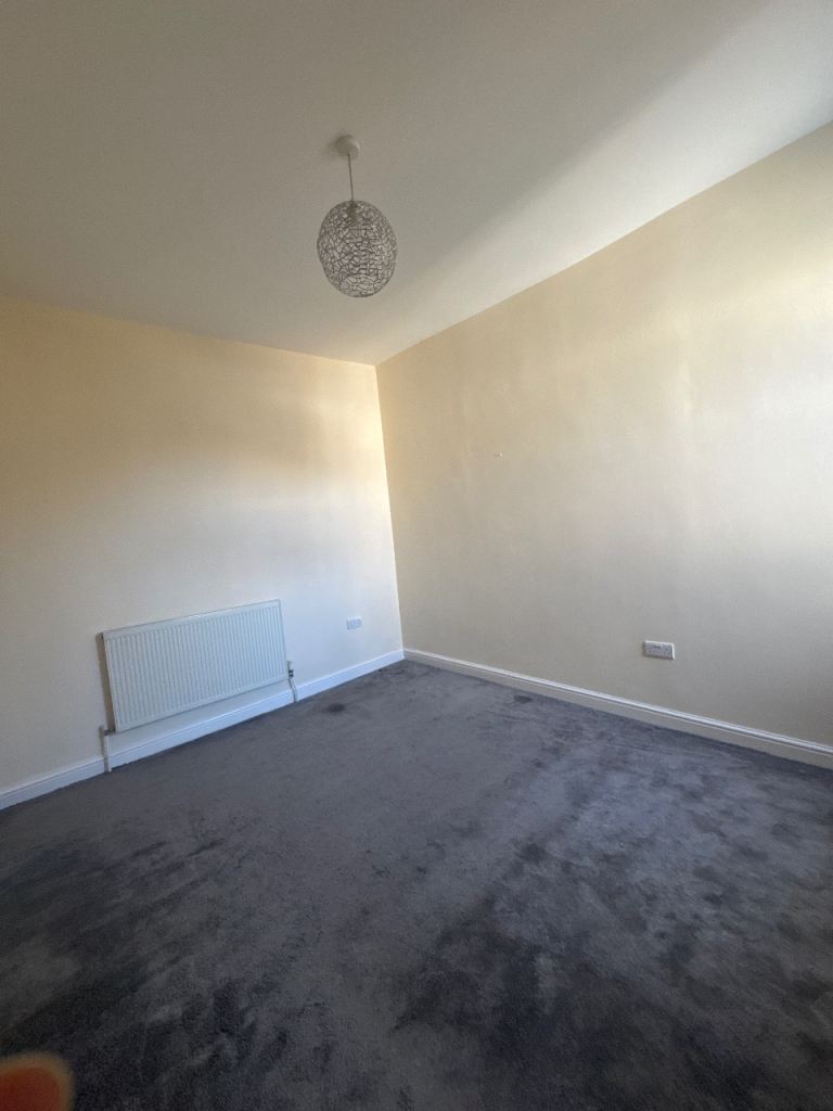 Double Room to Rent Urgently(Halal/vegetarian)