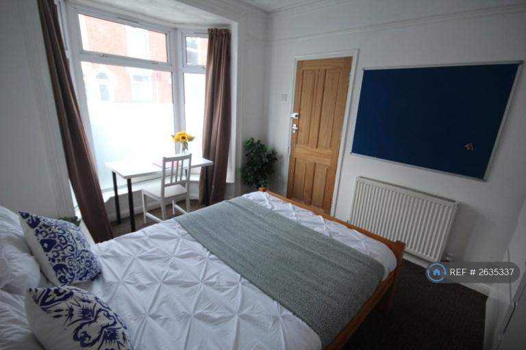 4 bedroom house in Margate Road, Southsea, PO5 (4 bed) (#2635337)