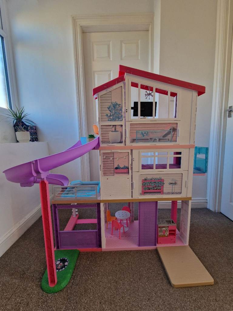 image for Barbie Dream House Swimming Pool