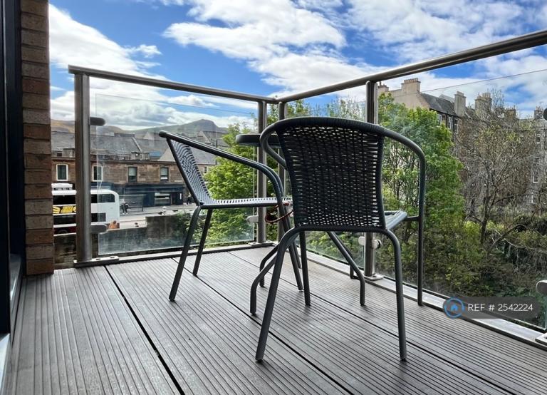 2 bedroom flat in Shrubhill Walk, Edinburgh, EH7 (2 bed) (#2542224)