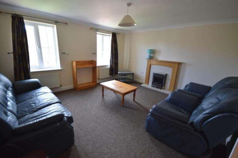 Spare room with ensuite Hatfield - 2month rental end of June - end of August