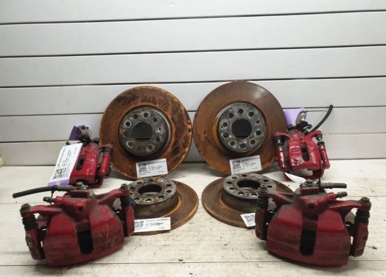 Skoda Octavia Vrs Mk3.5 2017-2020 FRONT BRAKE CALIPER AND DISC SET 