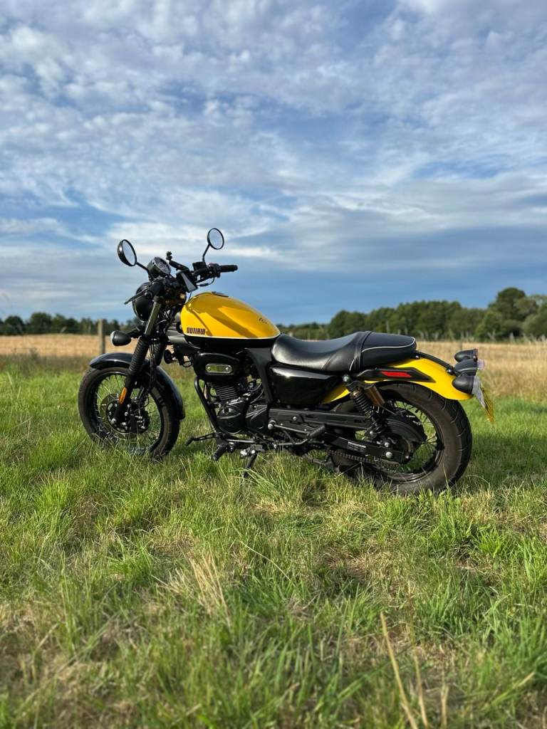 Sinnis Outlaw 2022, 125cc Motorbike (Perfect Learner Bike)