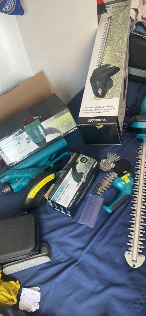 Hedge cutters. Edge trimmer bush trimmer 