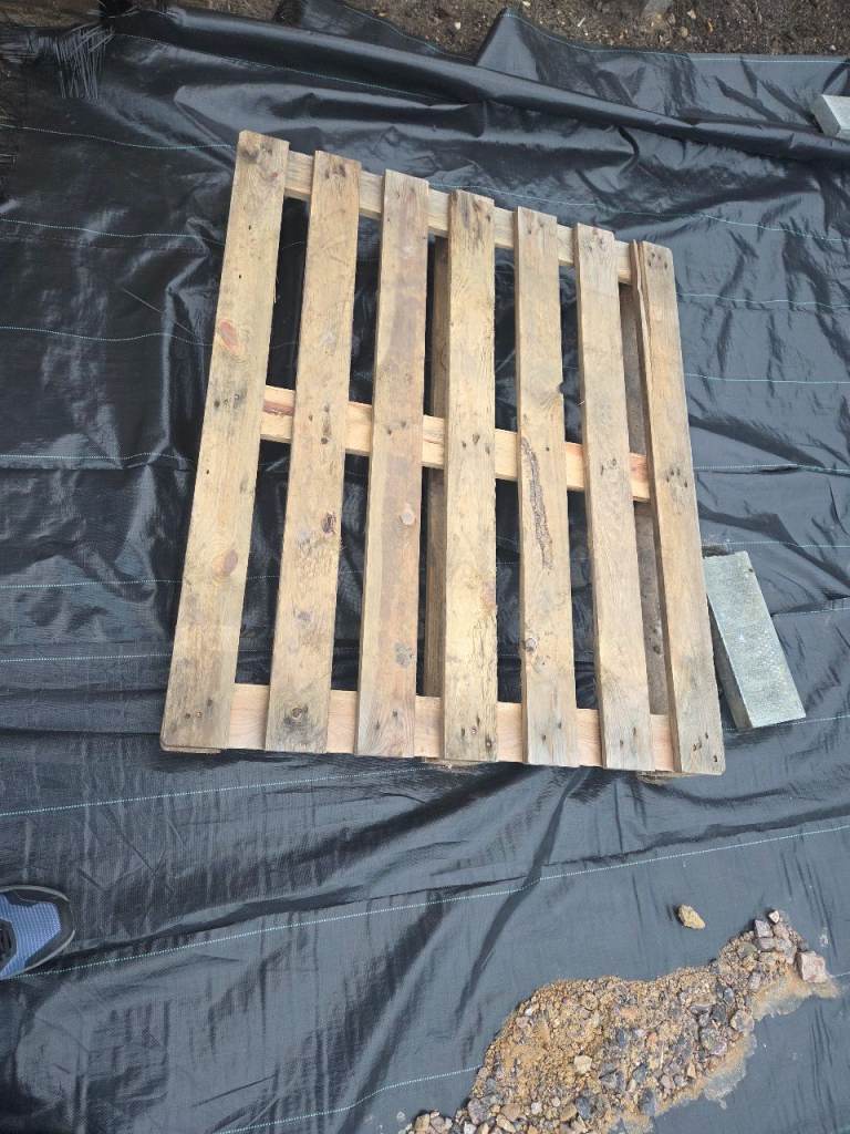 11x wooden pallets for free. 