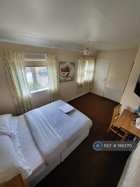 2 bedroom house in Town Street, Leeds, LS10 (2 bed) (#1993715)