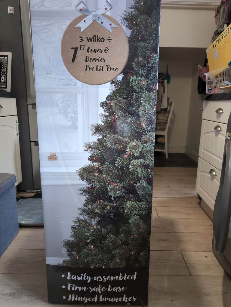 Wilko 7ft Cones & Berries Pre-Lit Christmas Tree