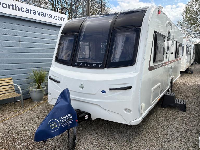 BAILEY UNICORN CADIZ - FIXED SINGLE BEDS + END WASHROOM + MOTORMOVER