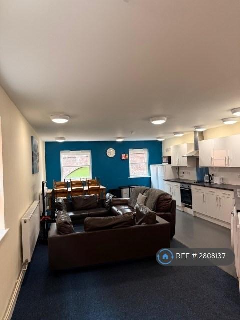 4 bedroom flat in Moss Yard, Leamington Spa, CV31 (4 bed) (#2808137)