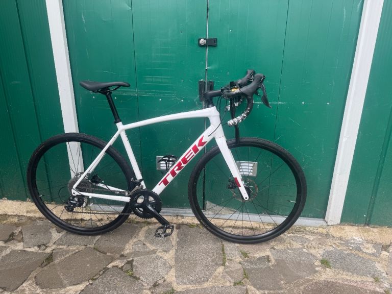 TREK DOMANE 3 ULTRA-LIGHTWEIGHT ALUMINIUM ROAD BIKE WHITE/RED