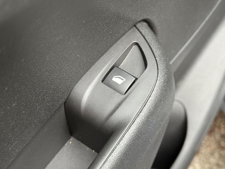 2019 Vauxhall Crossland X 1.2T ecoTec [110] SE 5dr [6 Speed] [S/S] HATCHBACK PETROL Manual