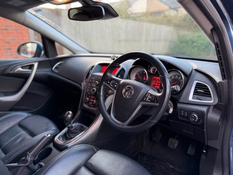 Vauxhall, ASTRA, Hatchback, 2013, Manual, 1956 (cc), 5 doors