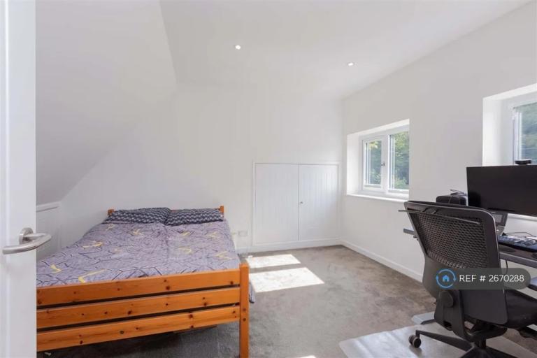 3 bedroom house in Holly Close, Highmoor Cross, Henley-On-Thames, RG9 (3 bed) (#2670288)