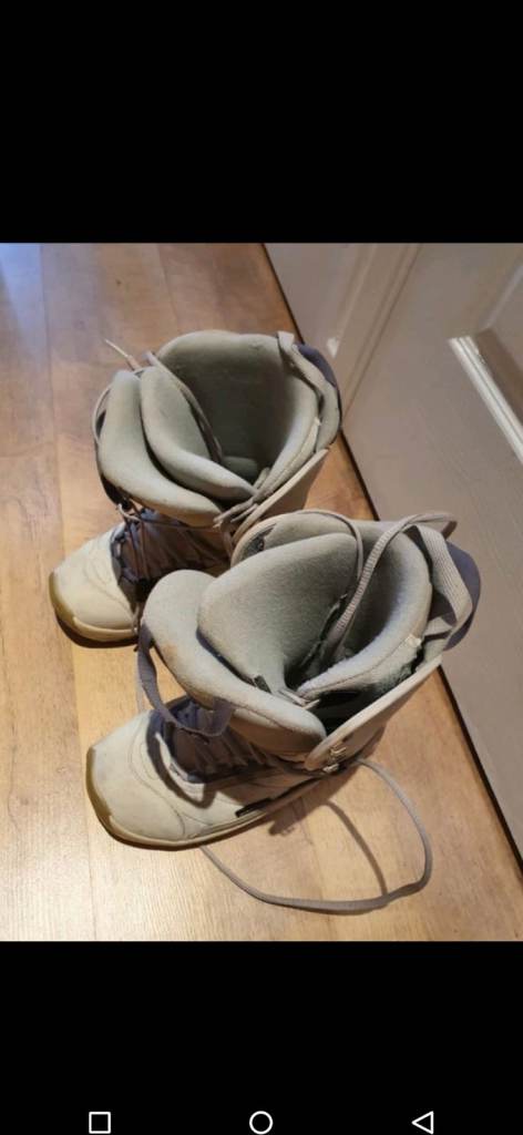 SNOWBOARD BOOTS
