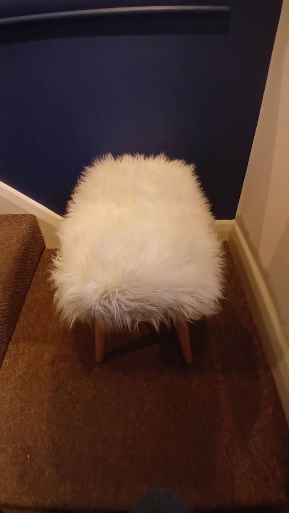 Foot stool faux fur