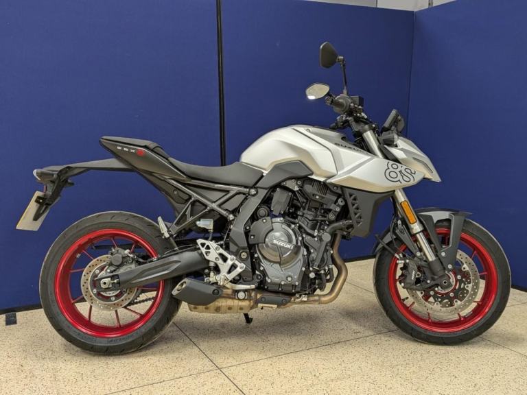 2025 (25) Suzuki GSX-8S in Silver