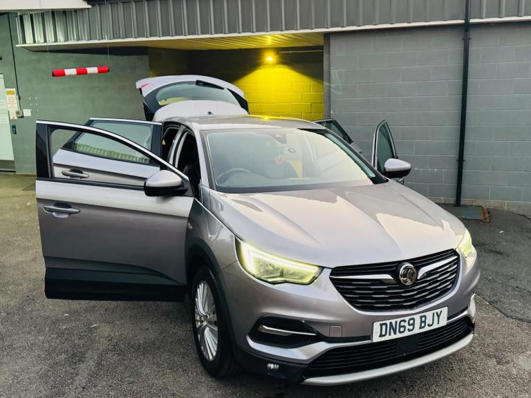 2019 Vauxhall Grandland X 1.5 Turbo D Tech Line Nav 5dr HATCHBACK DIESEL Manual